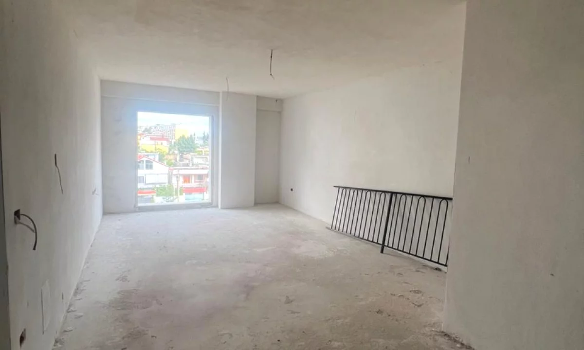 Shtepi ne shitje Apartament ne Tirane, 1+1, Mobilimi Bosh, pa mobiluar, Pagesa 110,000  Euro.