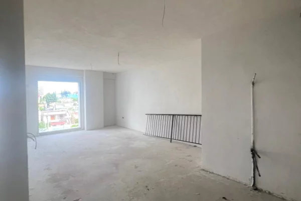 Shtepi ne shitje Apartament ne Tirane, 1+1, Mobilimi Bosh, pa mobiluar, Pagesa 110,000  Euro.