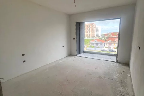 Shtepi ne shitje Apartament ne Tirane, 1+1, Mobilimi Bosh, pa mobiluar, Pagesa 110,000  Euro.