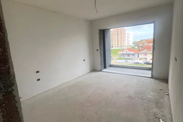 Shtepi ne shitje Apartament ne Tirane, 1+1, Mobilimi Bosh, pa mobiluar, Pagesa 110,000  Euro.