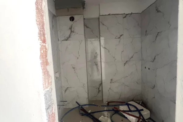 Shtepi ne shitje Apartament ne Tirane, 1+1, Mobilimi Bosh, pa mobiluar, Pagesa 110,000  Euro.