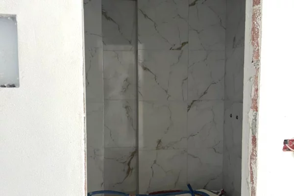 Shtepi ne shitje Apartament ne Tirane, 1+1, Mobilimi Bosh, pa mobiluar, Pagesa 110,000  Euro.