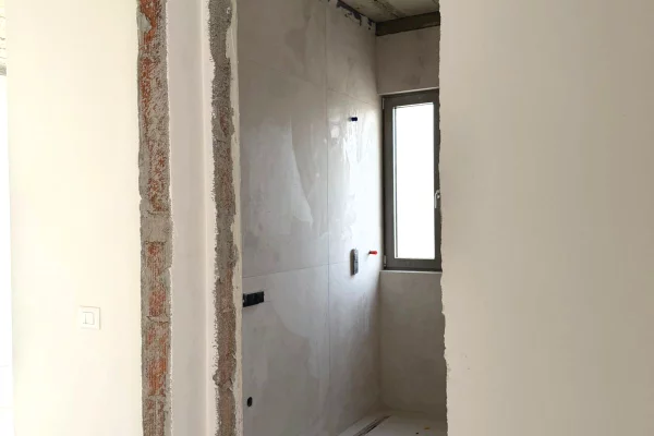Shtepi ne shitje Apartament ne Tirane, 2+1, Mobilimi Bosh, pa mobiluar, Pagesa 38,000,000  Leke.