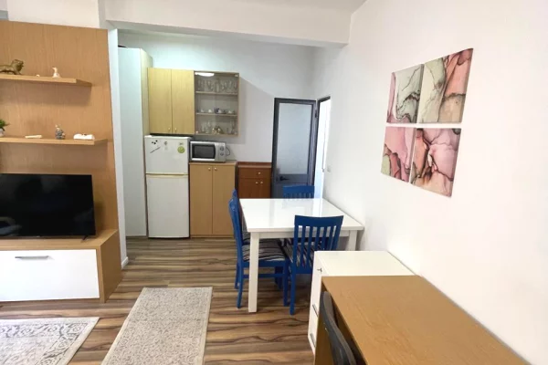 Shtepi ne shitje Apartament ne Tirane, Garsoniere, Mobilimi E mobiluar, Pagesa 99,000  Euro.