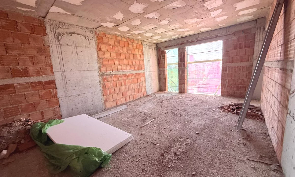 Shtepi ne shitje Apartament ne Tirane, 2+1, Mobilimi Bosh, pa mobiluar, Pagesa 18,636,000  Euro.