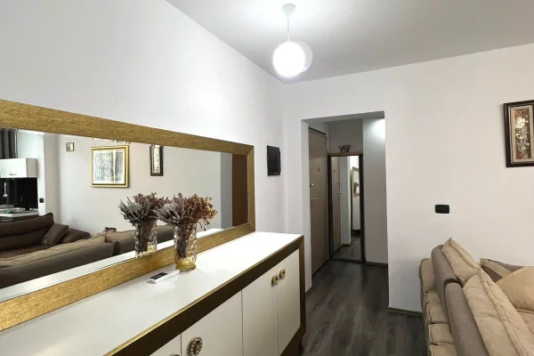 Shtepi ne shitje Apartament ne Tirane, 2+1, Mobilimi E mobiluar, Pagesa 195,000  Euro.