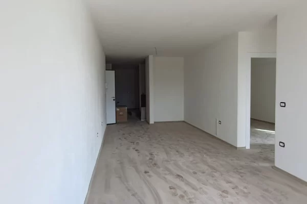 Shtepi ne shitje Apartament ne Tirane, 2+1, Mobilimi Bosh, pa mobiluar, Pagesa 192,700  Euro.