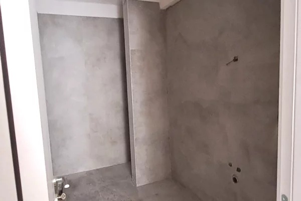 Shtepi ne shitje Apartament ne Tirane, 2+1, Mobilimi Bosh, pa mobiluar, Pagesa 192,700  Euro.