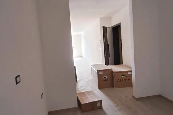 Shtepi ne shitje Apartament ne Tirane, 2+1, Mobilimi Bosh, pa mobiluar, Pagesa 192,700  Euro.