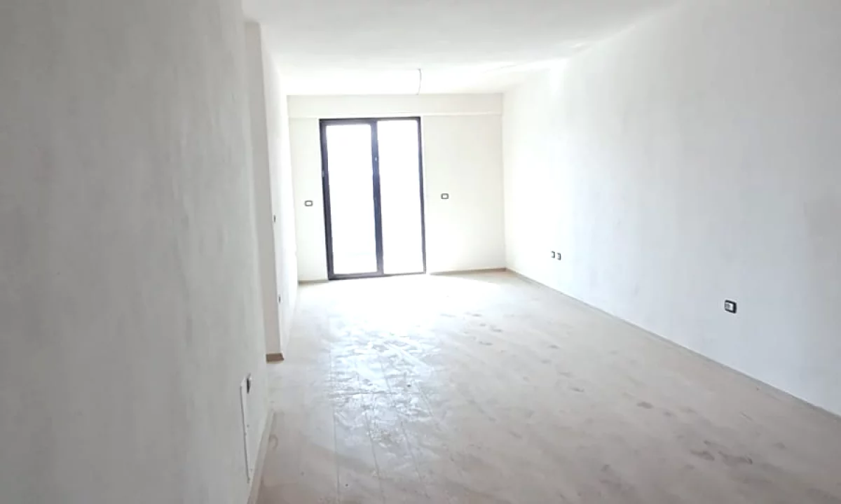 Shtepi ne shitje Apartament ne Tirane, 2+1, Mobilimi Bosh, pa mobiluar, Pagesa 192,700  Euro.