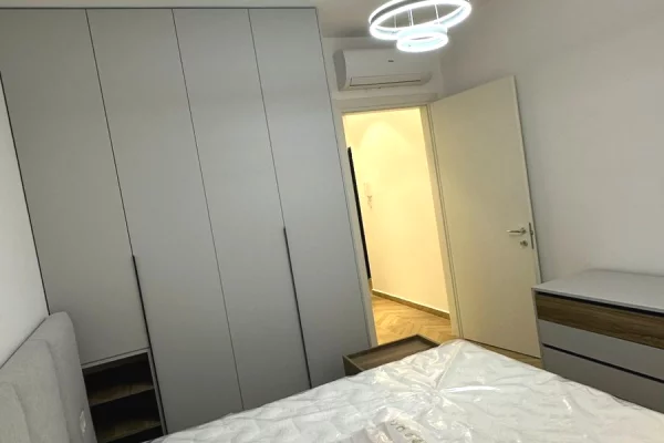 Shtepi me qera Apartament ne Tirane, 1+1, Mobilimi E mobiluar, Pagesa 650  Euro.