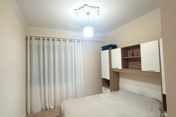 Shtepi me qera Apartament ne Tirane, 2+1, Mobilimi E mobiluar, Pagesa 1,050  Euro.