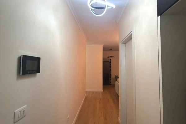 Shtepi me qera Apartament ne Tirane, 2+1, Mobilimi E mobiluar, Pagesa 1,050  Euro.