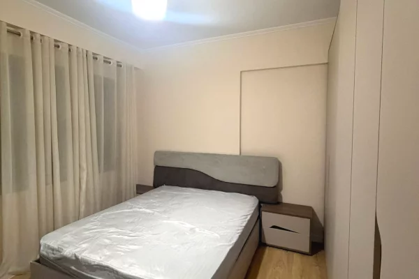 Shtepi me qera Apartament ne Tirane, 2+1, Mobilimi E mobiluar, Pagesa 1,050  Euro.