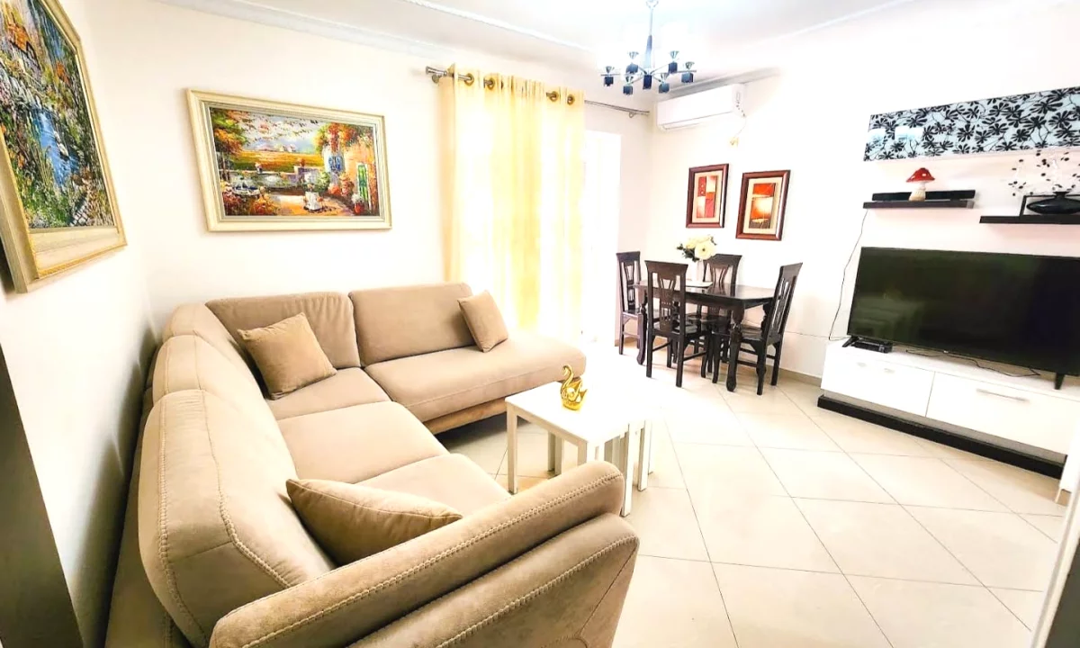 Shtepi me qera Apartament ne Tirane, 3+1, Mobilimi E mobiluar, Pagesa 80,000  Leke.