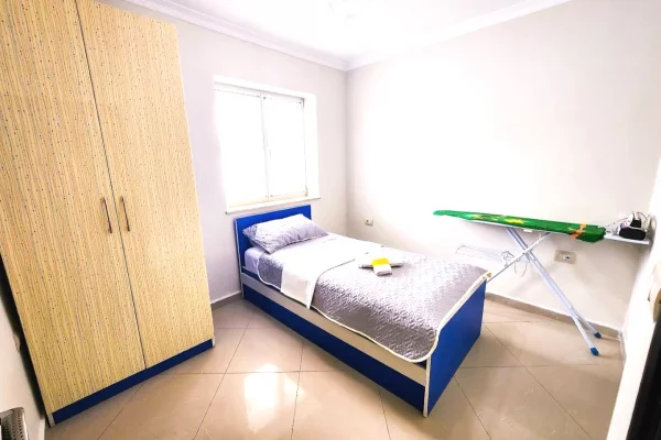 Shtepi me qera Apartament ne Tirane, 3+1, Mobilimi E mobiluar, Pagesa 80,000  Leke.