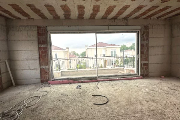 Shtepi ne shitje Vila Luksoze ne Tirane, 3+1, Mobilimi Bosh, pa mobiluar, Pagesa 1,100,000  Euro.