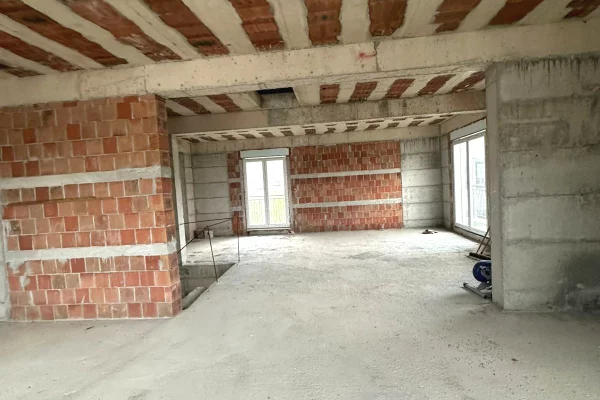 Shtepi ne shitje Vila Luksoze ne Tirane, 3+1, Mobilimi Bosh, pa mobiluar, Pagesa 1,100,000  Euro.