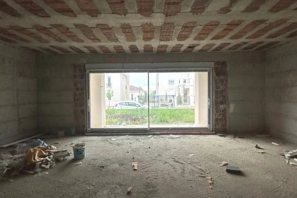 Shtepi ne shitje Vila Luksoze ne Tirane, 3+1, Mobilimi Bosh, pa mobiluar, Pagesa 1,100,000  Euro.