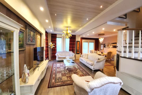 Shtepi ne shitje Vila Luksoze ne Tirane, 5+1, Mobilimi Bosh, pa mobiluar, Pagesa 950,000  Euro.