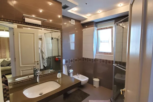 Shtepi ne shitje Vila Luksoze ne Tirane, 5+1, Mobilimi Bosh, pa mobiluar, Pagesa 950,000  Euro.