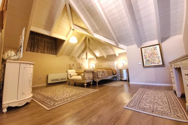 Shtepi ne shitje Vila Luksoze ne Tirane, 5+1, Mobilimi Bosh, pa mobiluar, Pagesa 950,000  Euro.