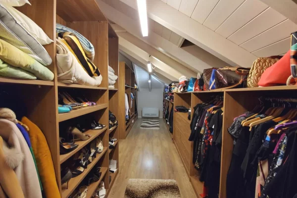 Shtepi ne shitje Vila Luksoze ne Tirane, 5+1, Mobilimi Bosh, pa mobiluar, Pagesa 950,000  Euro.