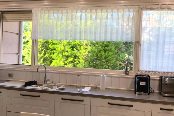 Shtepi ne shitje Vila Luksoze ne Tirane, 5+1, Mobilimi Bosh, pa mobiluar, Pagesa 950,000  Euro.