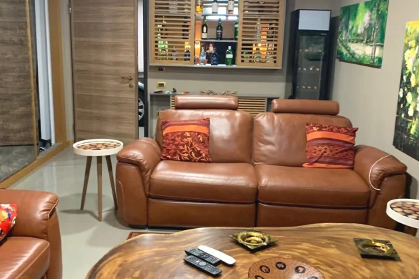 Shtepi ne shitje Vila Luksoze ne Tirane, 5+1, Mobilimi Bosh, pa mobiluar, Pagesa 950,000  Euro.