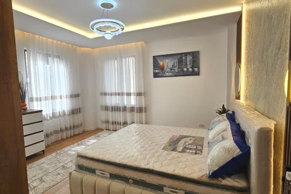 Shtepi ne shitje Apartament ne Tirane, 2+1, Mobilimi E mobiluar, Pagesa 265,000  Euro.