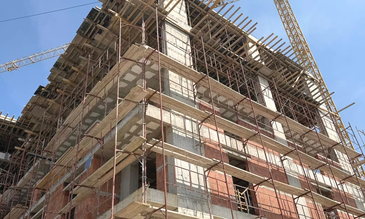 Shtepi ne shitje Apartament ne Tirane, 2+1, Mobilimi Bosh, pa mobiluar, Pagesa 103,000  Euro.