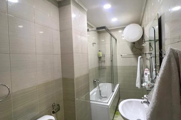 Shtepi me qera Apartament ne Tirane, 2+1, Mobilimi E mobiluar, Pagesa 600  Euro.