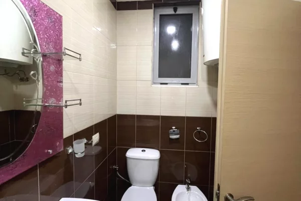Shtepi me qera Apartament ne Tirane, 2+1, Mobilimi E mobiluar, Pagesa 600  Euro.