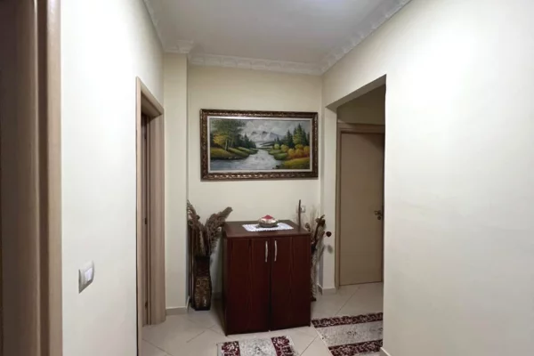 Shtepi me qera Apartament ne Tirane, 2+1, Mobilimi E mobiluar, Pagesa 600  Euro.