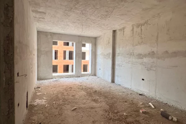Shtepi ne shitje Apartament ne Tirane, 2+1, Mobilimi Bosh, pa mobiluar, Pagesa 123,000  Euro.