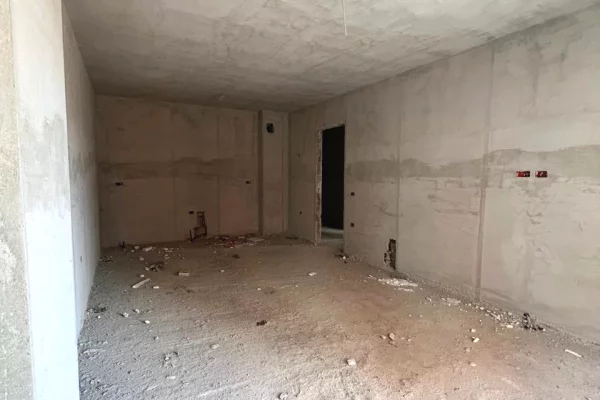 Shtepi ne shitje Apartament ne Tirane, 2+1, Mobilimi Bosh, pa mobiluar, Pagesa 123,000  Euro.