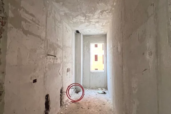 Shtepi ne shitje Apartament ne Tirane, 2+1, Mobilimi Bosh, pa mobiluar, Pagesa 123,000  Euro.