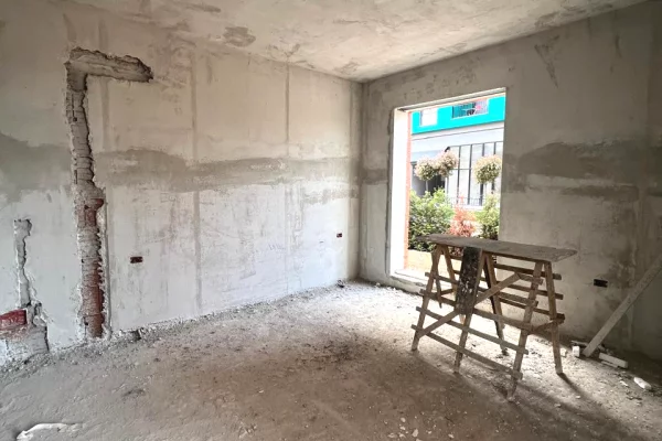 Shtepi ne shitje Apartament ne Tirane, 2+1, Mobilimi Bosh, pa mobiluar, Pagesa 123,000  Euro.