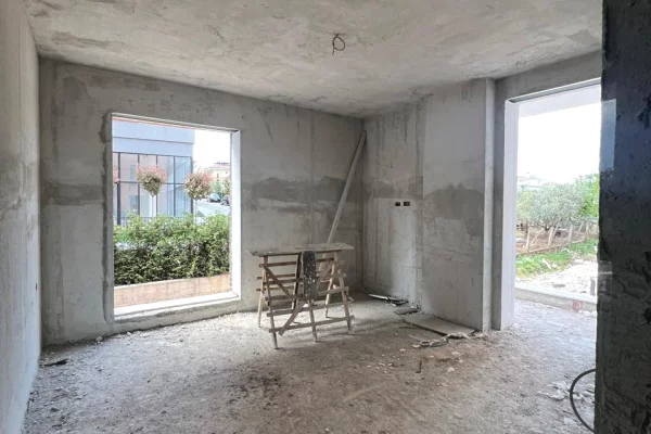 Shtepi ne shitje Apartament ne Tirane, 2+1, Mobilimi Bosh, pa mobiluar, Pagesa 123,000  Euro.