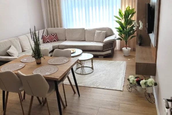 Shtepi me qera Apartament ne Tirane, 2+1, Mobilimi E mobiluar, Pagesa 80,000  Leke.