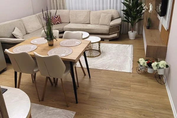 Shtepi me qera 2+1 ne Tirane - 80,000 Leke