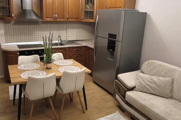 Shtepi me qera Apartament ne Tirane, 2+1, Mobilimi E mobiluar, Pagesa 80,000  Leke.