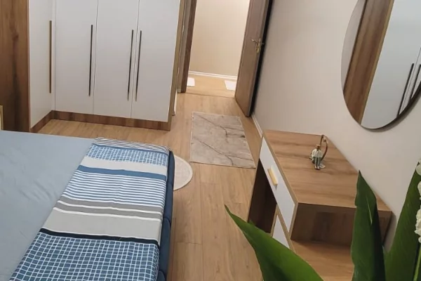 Shtepi me qera Apartament ne Tirane, 2+1, Mobilimi E mobiluar, Pagesa 80,000  Leke.