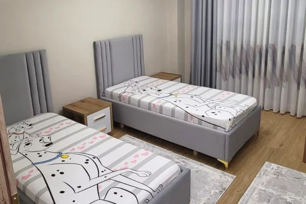 Shtepi me qera Apartament ne Tirane, 2+1, Mobilimi E mobiluar, Pagesa 80,000  Leke.