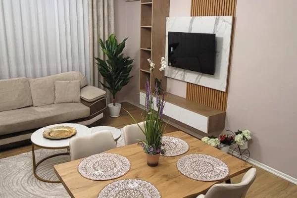 Shtepi me qera Apartament ne Tirane, 2+1, Mobilimi E mobiluar, Pagesa 80,000  Leke.