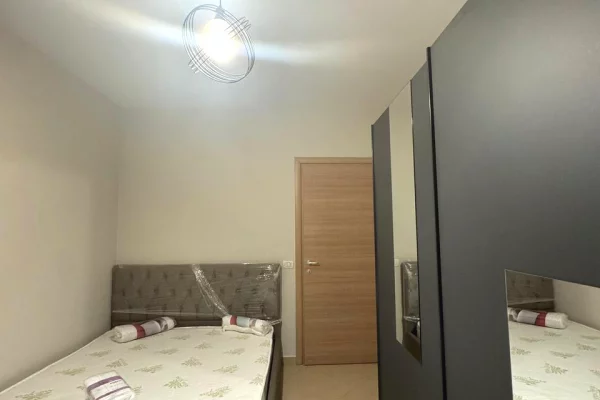 Shtepi me qera Apartament ne Tirane, 2+1, Mobilimi E mobiluar, Pagesa 70,000  Leke.