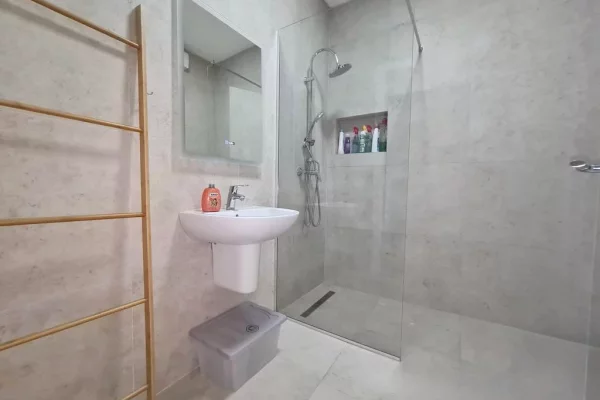 Shtepi me qera Apartament ne Tirane, 1+1, Mobilimi E mobiluar, Pagesa 75,000  Leke.