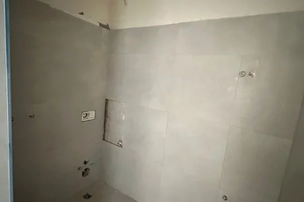 Shtepi ne shitje Apartament ne Tirane, 1+1, Mobilimi Bosh, pa mobiluar, Pagesa 122,500  Euro.
