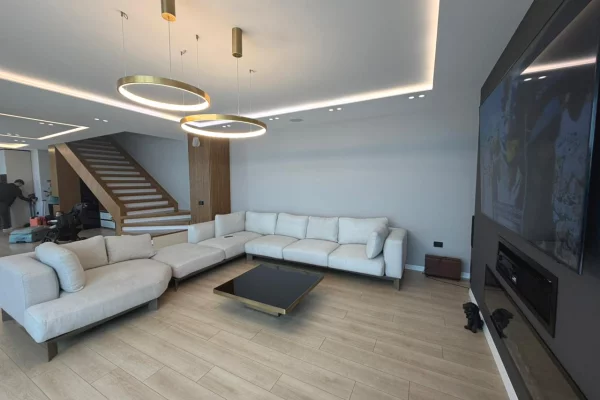 Shtepi me qera 3+1 ne Tirane - 3,500 Euro