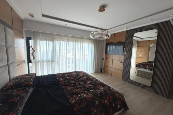 Shtepi me qera Duplex(shtepi me 2 kate) ne Tirane, 3+1, Mobilimi E mobiluar, Pagesa 3,500  Euro.